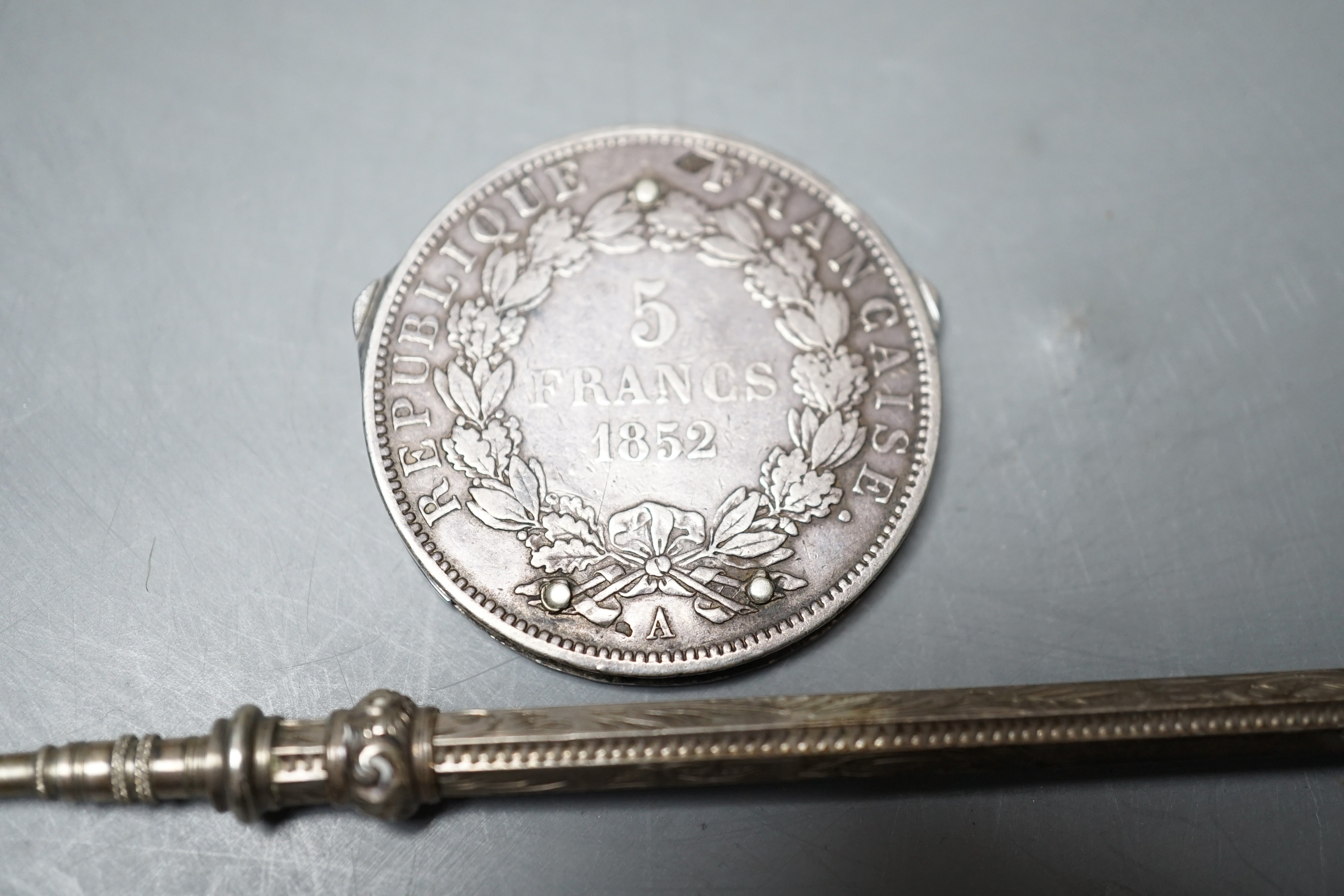 A selection of mixed ephemera, to include a cased pocket watch, propelling pencil, novelty coin and a plated quaich